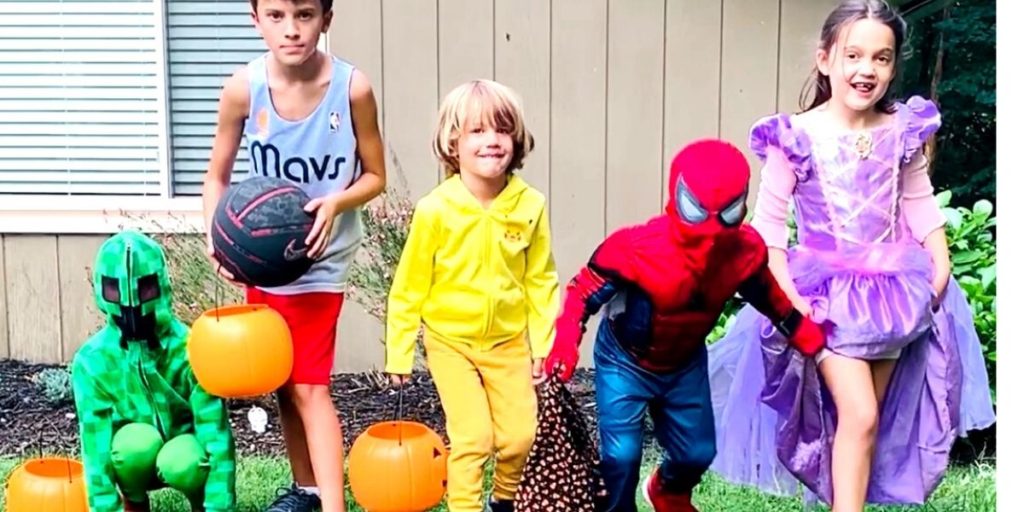 kids at Halloween 2020